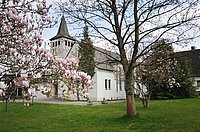 Die evangelische Kirche in Balve im Frühjahr.